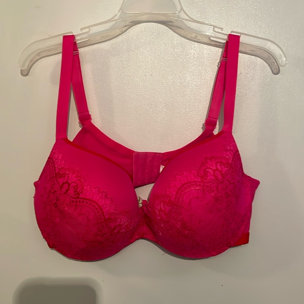 Like New. Cacique Smooth Balconette Bra. Size 38DDD